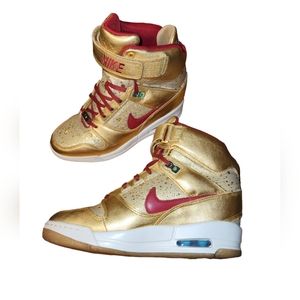 Nike WMNS Revolution Sky Hi “BHM” Metallic Gold-Deep Cardinal-Gamma Blue Sz 8.5